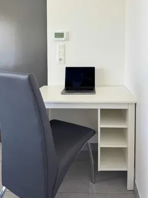 Télévision ou salle de divertissement dans l'établissement Parking privé - Accès PMR - Terrasse vue châteaux - 2 lits