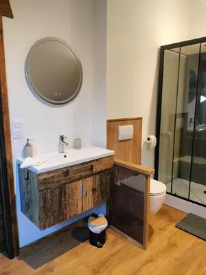 Salle de bains dans l'établissement Appartement neuf Le Grenier d'Oscar