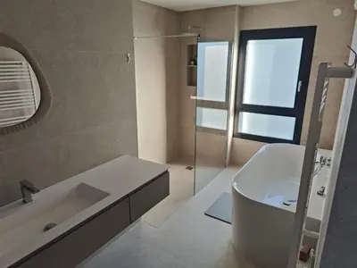 Salle de bains dans l'établissement L'Écrin Ludovicien Spa & chambres design aux portes de Bâle