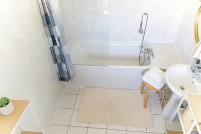 Salle de bains dans l'établissement Duplex cosy- proche centre ville