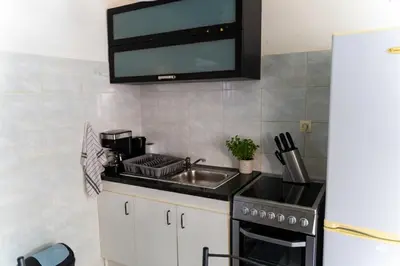 Cuisine ou kitchenette dans l'établissement Duplex cosy- proche centre ville