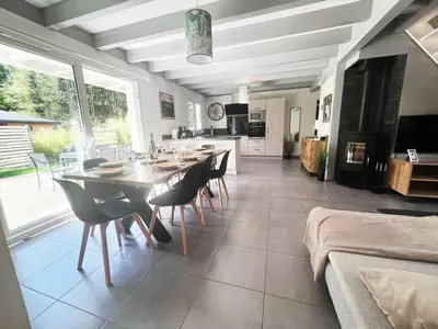 Cuisine ou kitchenette dans l'établissement Chalet Vertpheny Spa & Terrasse à 500m du Lac de Gérardmer