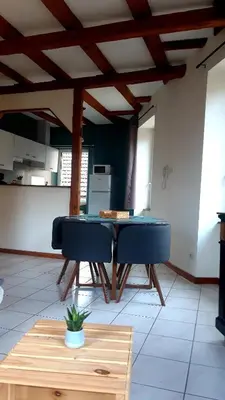 Cuisine ou kitchenette dans l'établissement Gites des Mines d'Argent- Le Saint-Louis 5 personnes avec terrasse privative-Le Saint-Barthélemy 4 personnes