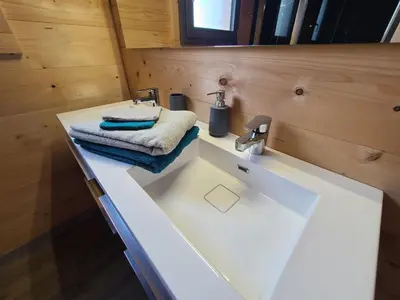 Salle de bains dans l'établissement Chalet des 4 Vents: Nature et Activités Vosges - FR-1-589-815