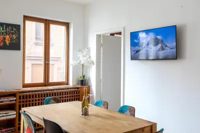 Télévision ou salle de divertissement dans l'établissement Two room apartment - centre historique