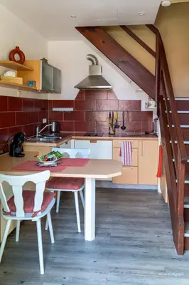 Cuisine ou kitchenette dans l'établissement Le duplex du Ried à Muttersholtz en Alsace proche Europa Park