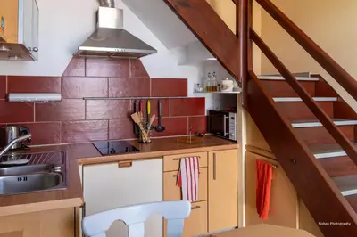 Cuisine ou kitchenette dans l'établissement Le duplex du Ried à Muttersholtz en Alsace proche Europa Park