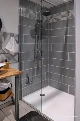 Salle de bains dans l'établissement Chalet du Rhin, le coin de Mut en Alsace proche Europa Park