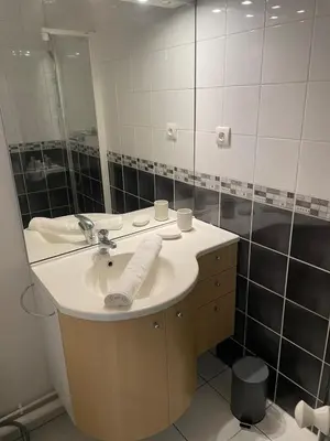 Salle de bains dans l'établissement Le Petit Carrousel