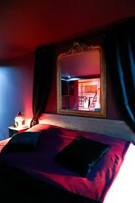 Un ou plusieurs lits dans un hébergement de l'établissement LE MOULIN DES PLAISIRS atypical SM experience