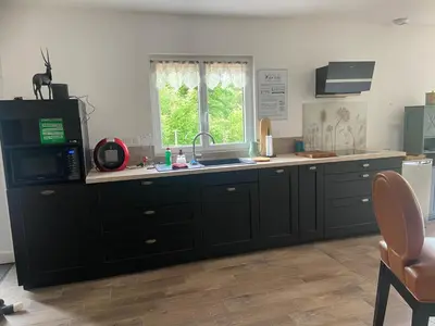 Cuisine ou kitchenette dans l'établissement Coquette maison neuve de plain pied au cœur des Hautes Vosges,