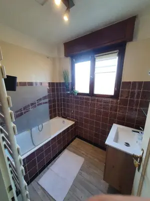 Salle de bains dans l'établissement gite spacieux, calme avec terrasse