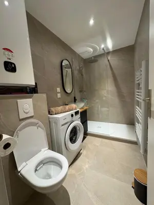Salle de bains dans l'établissement Le Bleu Marine, grand studio au calme, à 2 pas du lac !