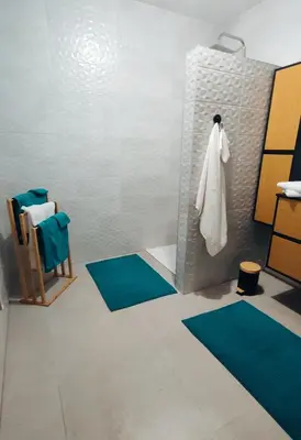 Salle de bains dans l'établissement Gîte Les Colibris