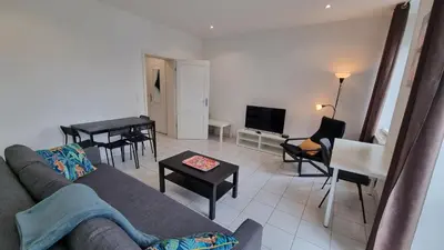 Télévision ou salle de divertissement dans l'établissement Mulhouse gare, au bout du quai