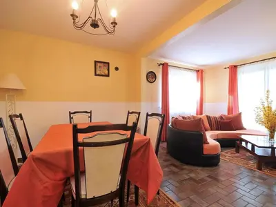 Coin salon dans l'établissement Charmant gîte à Riquewihr avec jardin et parking privé - FR-1-744-45
