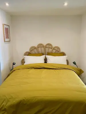 Un ou plusieurs lits dans un hébergement de l'établissement Charmant appartement en rez-de-chaussée