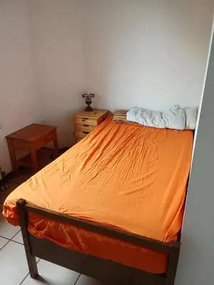 Un ou plusieurs lits dans un hébergement de l'établissement Chambre room in appartement