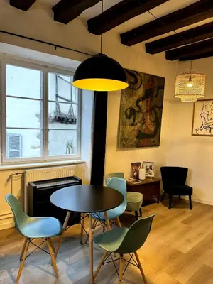 Coin salon dans l'établissement Les Suites Schwendi en Hypercentre