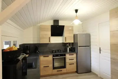 Cuisine ou kitchenette dans l'établissement Chalet 6 personnes au Ménil - Vosges - Vacances nature en famille