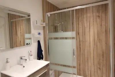 Salle de bains dans l'établissement Chalet 6 personnes au Ménil - Vosges - Vacances nature en famille