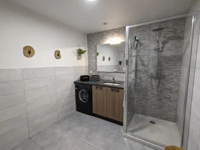 Salle de bains dans l'établissement Appartement familial proche lac et centre à Gérardmer - 4 pers, animaux admis - FR-1-589-818