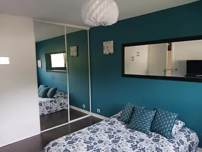 Un ou plusieurs lits dans un hébergement de l'établissement Chambre calme à la limite de Belfort, maison avec jardin proche du stade, du skatepark et de la rivière