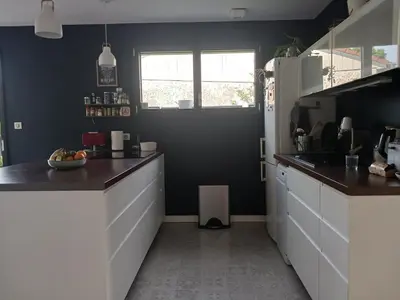 Cuisine ou kitchenette dans l'établissement Chambre calme à la limite de Belfort, maison avec jardin proche du stade, du skatepark et de la rivière