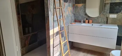 Salle de bains dans l'établissement Gîte ramloc