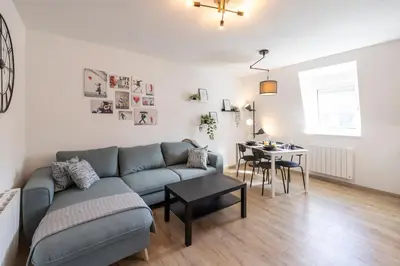 Coin salon dans l'établissement MonSéjourCosy - L'Urban - Cosy - Netflix