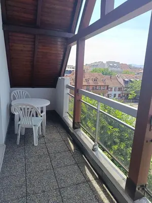Balcon ou terrasse dans l'établissement Appartement centre ville avec parking