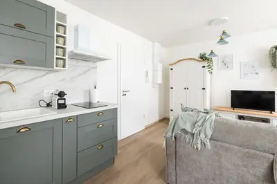 Cuisine ou kitchenette dans l'établissement MonSéjourCosy - Le Cottage - Studio - Cosy - Netflix
