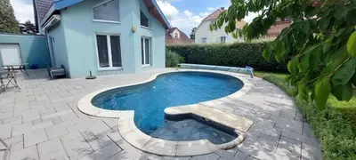 Piscine de l'établissement Très jolie maison avec piscine ou située à proximité