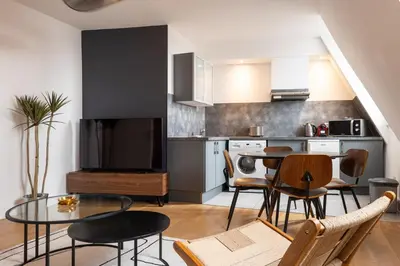 Cuisine ou kitchenette dans l'établissement CityHeart by Max - Prime Spot, Full of Charm