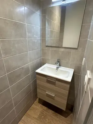 Salle de bains dans l'établissement COLMARandCo au coeur des vignes
