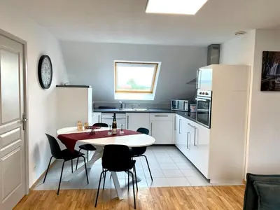 Cuisine ou kitchenette dans l'établissement Grand T3, 2 chambres, jardin au calme - Gîte du Photographe