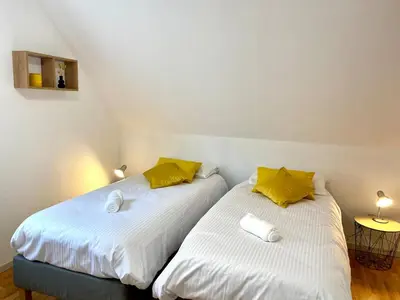 Un ou plusieurs lits dans un hébergement de l'établissement Grand T3, 2 chambres, jardin au calme - Gîte du Photographe