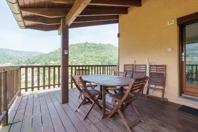 Vue générale sur la montagne ou vue sur la montagne depuis le chalet