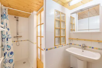 Salle de bains dans l'établissement Chalet des cimes - Avec jardin