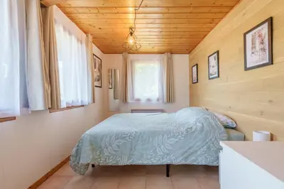 Un ou plusieurs lits dans un hébergement de l'établissement Chalet des cimes - Avec jardin