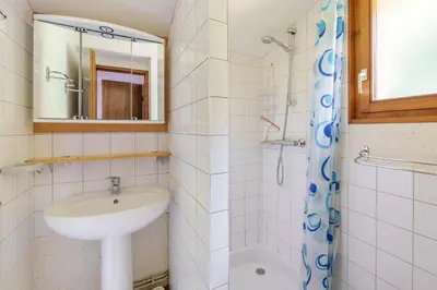 Salle de bains dans l'établissement Chalet des cimes - Avec jardin