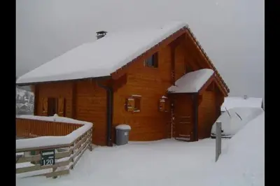 L'établissement Chalet des Brimbelles, séjour au cœur de la nature au cœur de la vallée des lacs en hiver