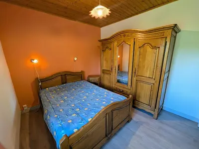 Un ou plusieurs lits dans un hébergement de l'établissement Appartement rénové au pied des Mille Étangs, 3 chambres - FR-1-583-410
