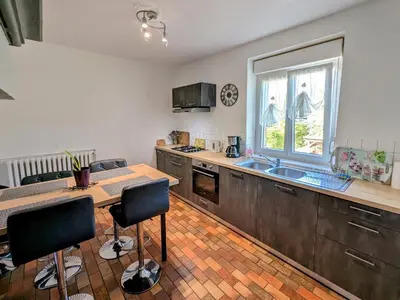 Télévision ou salle de divertissement dans l'établissement Appartement rénové au pied des Mille Étangs, 3 chambres - FR-1-583-410