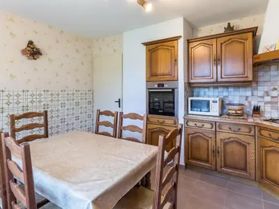Cuisine ou kitchenette dans l'établissement Charmant pavillon au calme, idéal pour famille ou amis près des Vosges - FR-1-583-421
