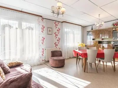 Cuisine ou kitchenette dans l'établissement Charmant pavillon au calme, idéal pour famille ou amis près des Vosges - FR-1-583-421