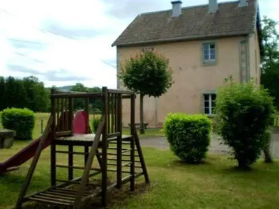 Jardin de l'établissement Appartement charmant au pied du Plateau des Mille Etangs à Mélisey - FR-1-583-425