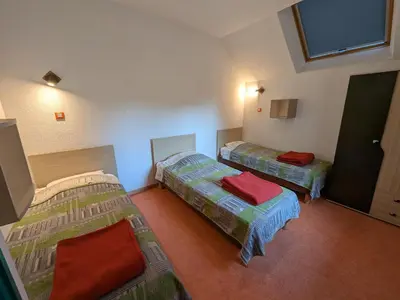 Un ou plusieurs lits dans un hébergement de l'établissement Gîte Le Séquoia: Confort pour 17 personnes, idéal pour randonner dans les Vosges Saônoises - FR-1-583-426