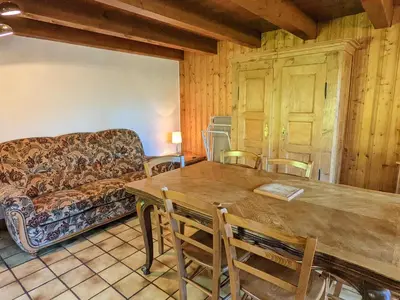 Coin salon dans l'établissement Gîte isolé au cœur des Vosges, parfait pour randonnées - FR-1-583-430