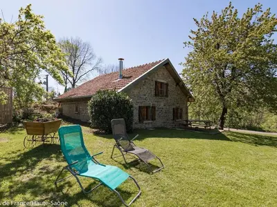 Jardin de l'établissement Charmante maison en pierre au cœur des Vosges - FR-1-583-436